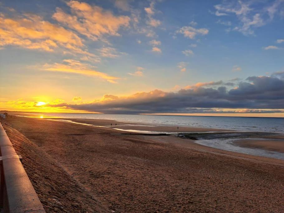 Studio Chic, Hyper Centre, 4 Minutes De La Plage Cabourg Esterno foto